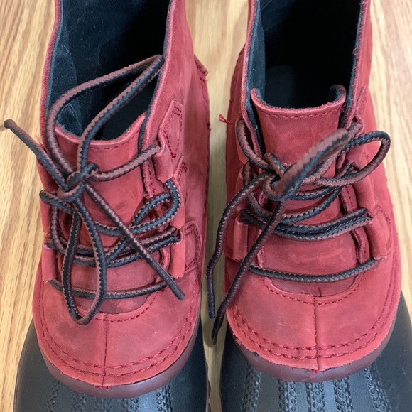 Sorel Red and Black Winter Boots - Picture 9 of 16